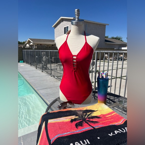 🔥🔥One Piece Red Swimsuit - Picture 5 of 7